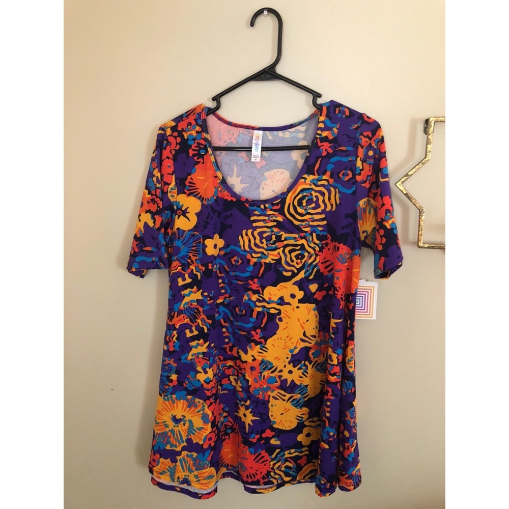 LulaRoe size M perfect tee, new with tags